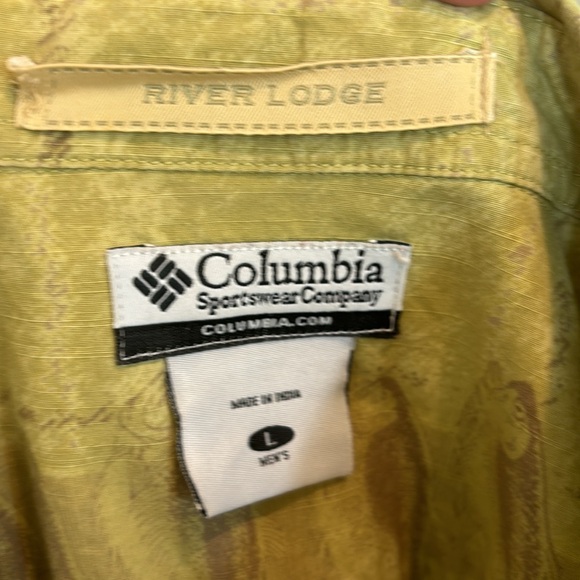 Columbia River Lodge Men’s short sleeve button down shirt - Picture 3 of 6